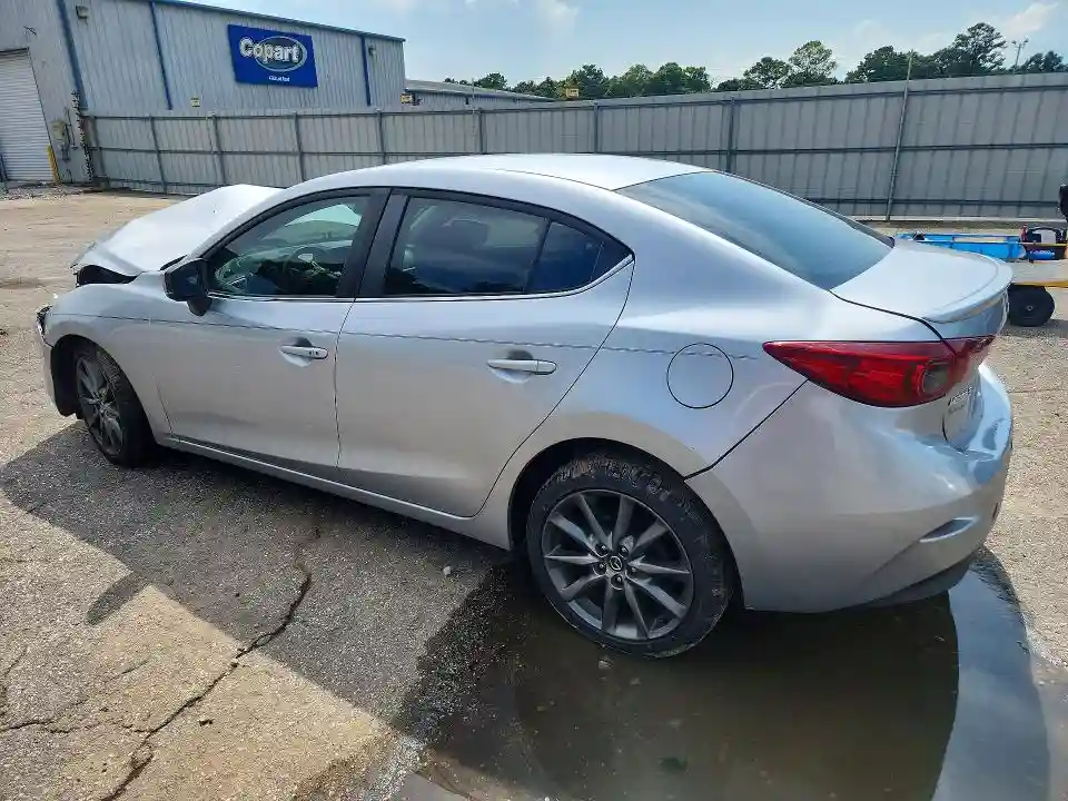 3MZBN1V36JM201108 2018 MAZDA 3-1