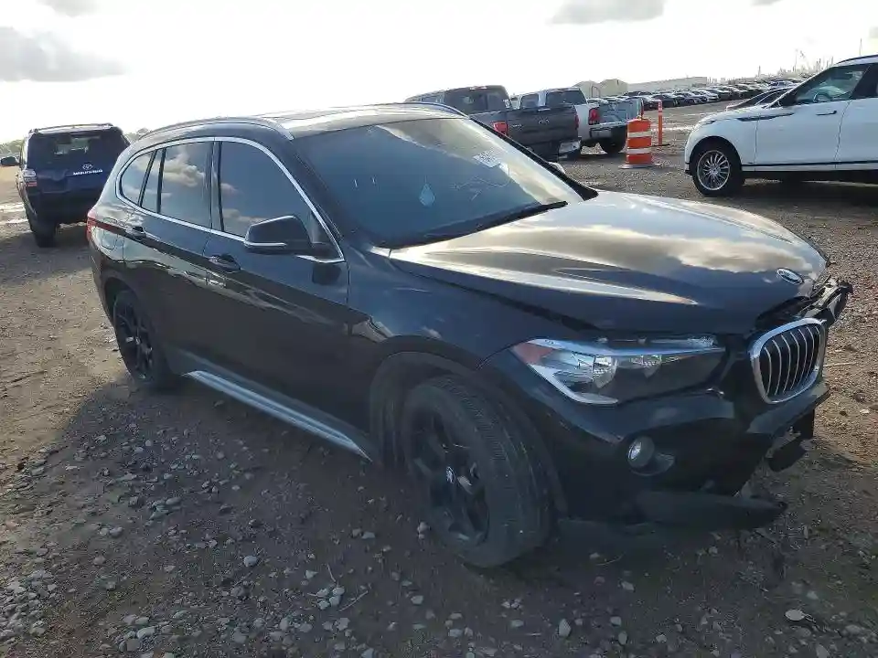WBXHU7C52K5L10618 2019 BMW X1-3