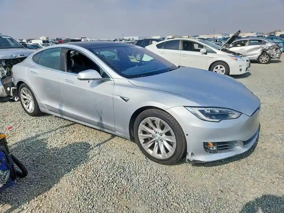 5YJSA1E28JF269355 2018 TESLA MODEL S-3
