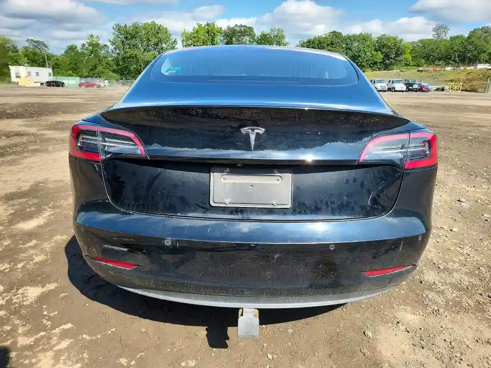 5YJ3E1EA6KF305075 2019 TESLA MODEL 3-5