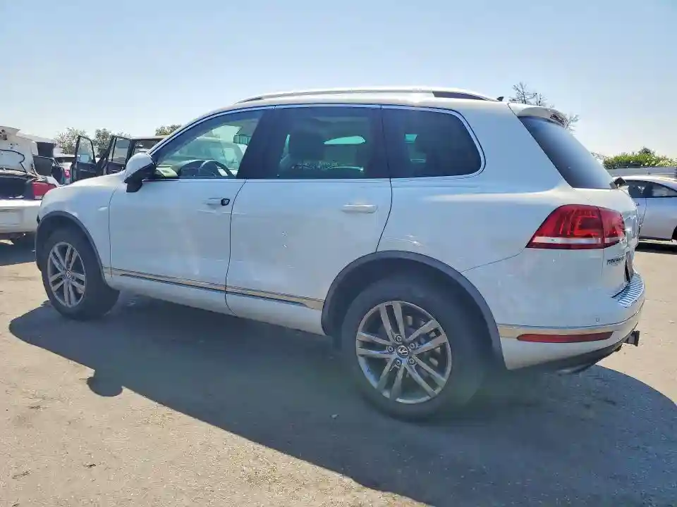 WVGEF9BP8FD006290 2015 VOLKSWAGEN TOUAREG-1
