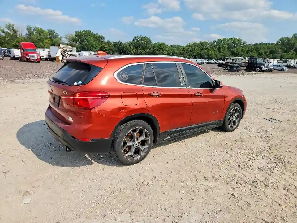 WBXHU7C3XJ5H45516 2018 BMW X1-2
