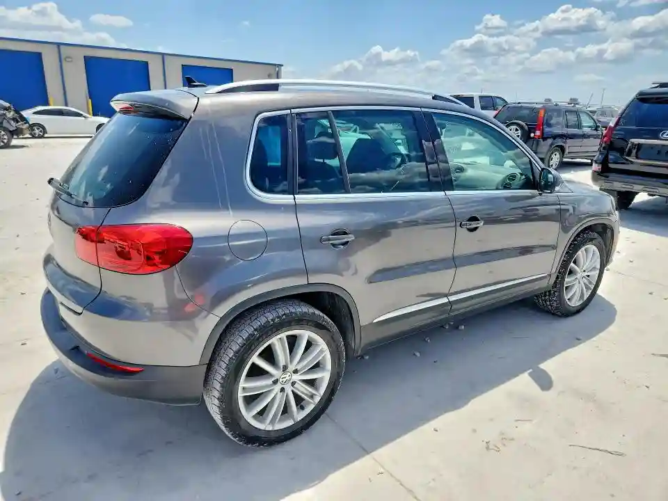 WVGAV7AX2GW523209 2016 VOLKSWAGEN TIGUAN-2