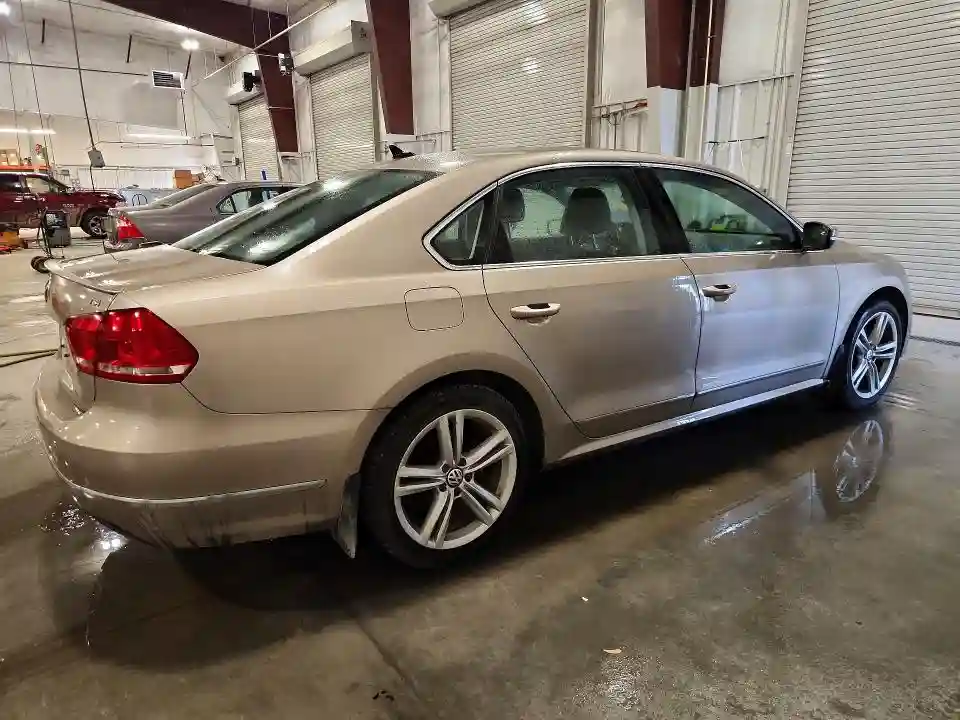 1VWCS7A32FC075229 2015 VOLKSWAGEN PASSAT-2