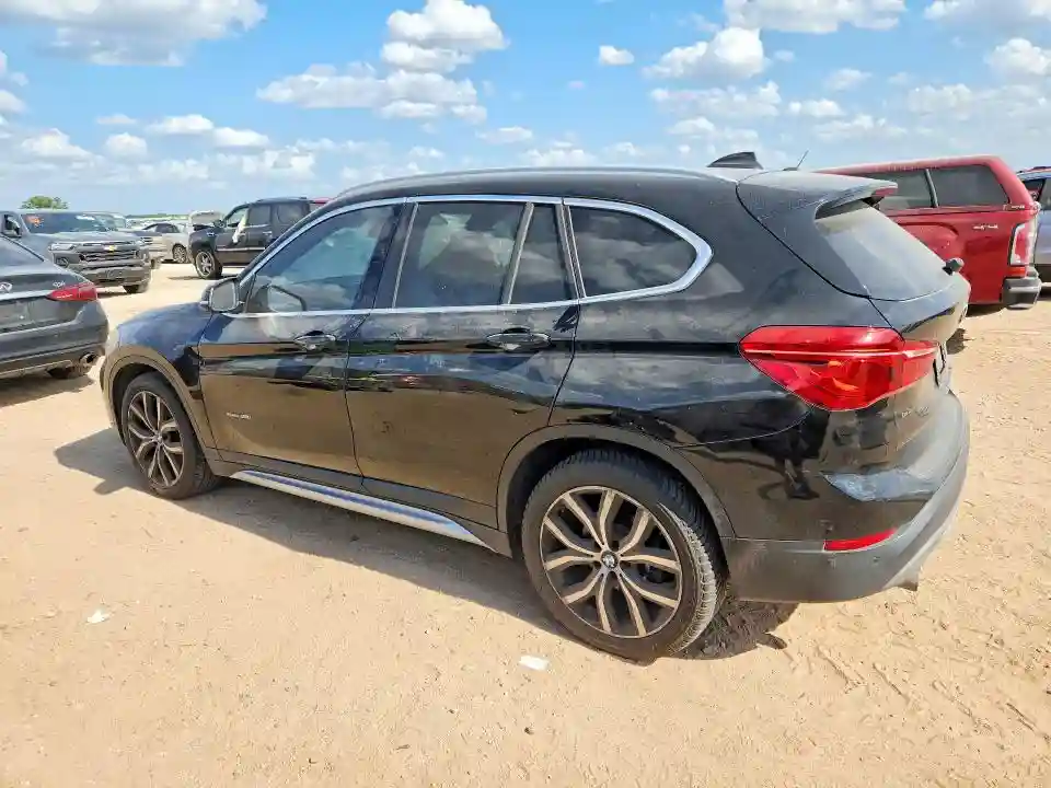 WBXHU7C35H5H34790 2017 BMW X1-1