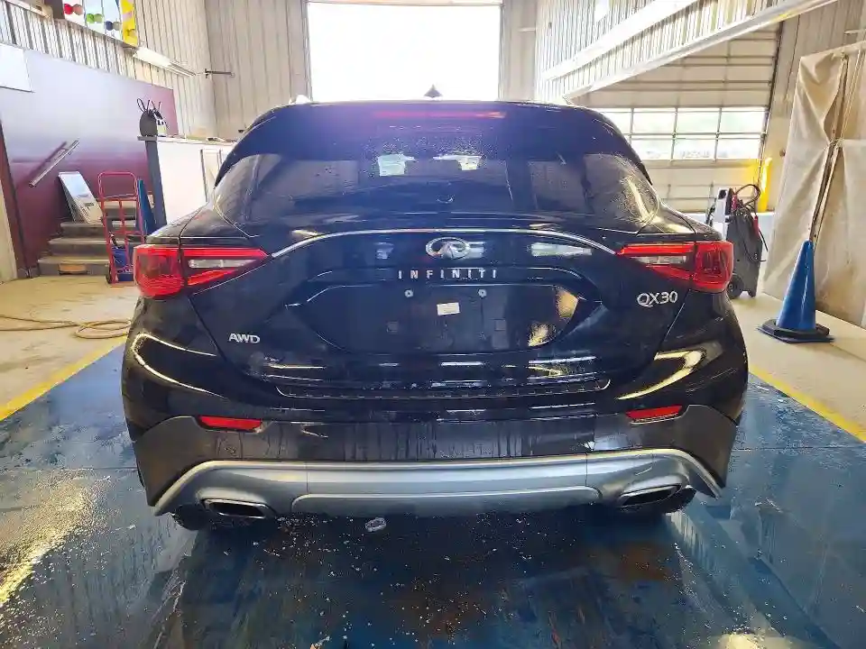 SJKCH5CR1JA052727 2018 INFINITI QX30 PREMI-5