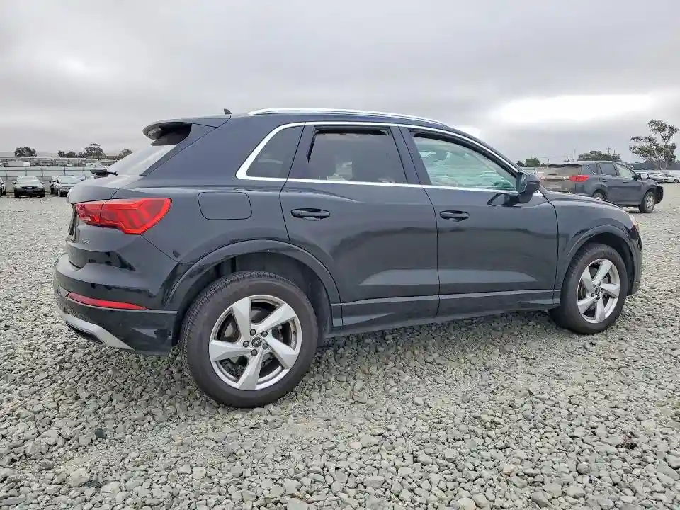WA1AUCF39M1096944 2021 AUDI Q3-2