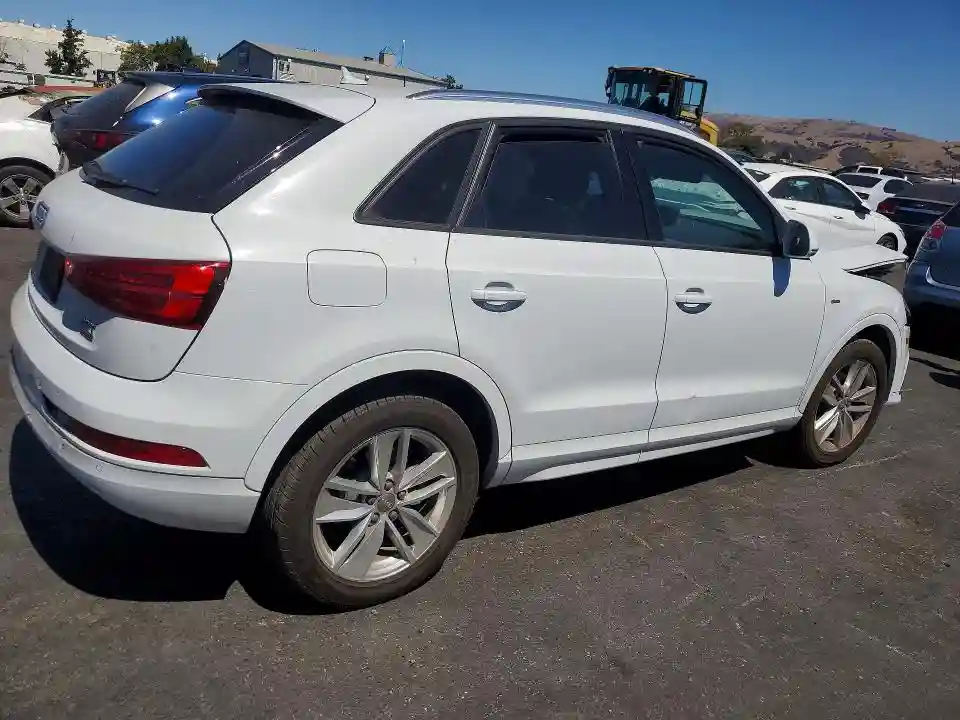 WA1ECCFS0JR020957 2018 AUDI Q3-2