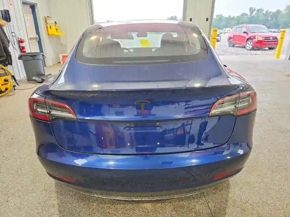 5YJ3E1EA5JF125035 2018 TESLA MODEL 3-5