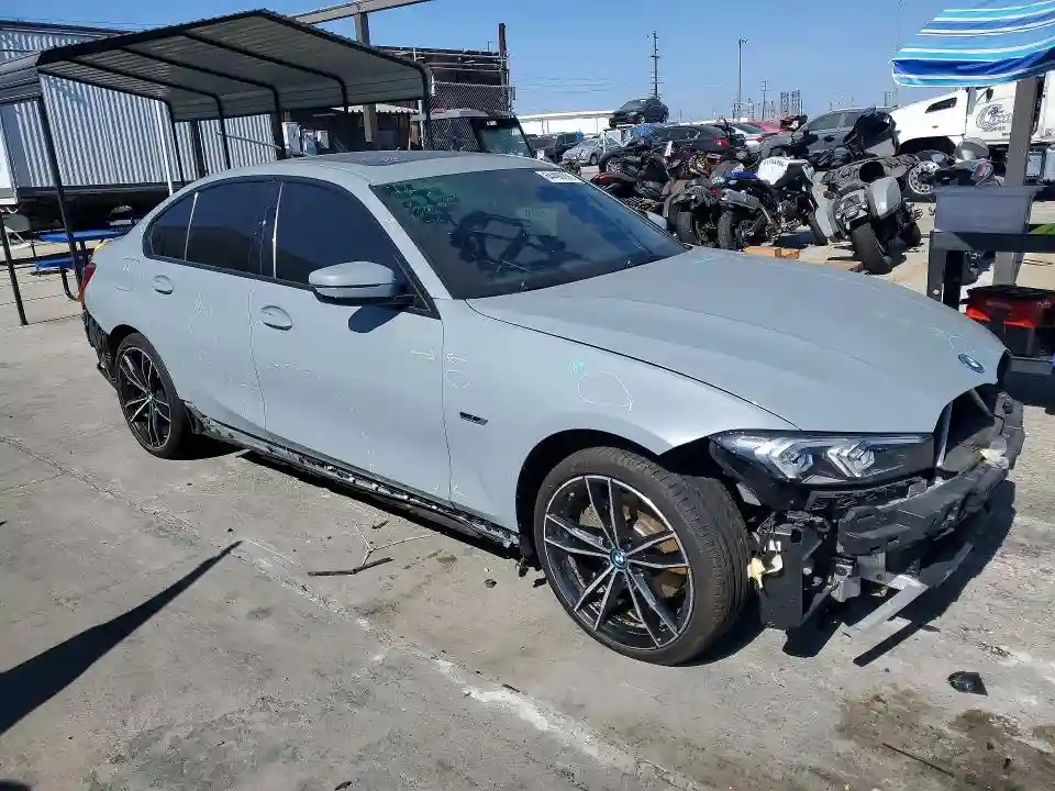 3MW39FF06P8C84003 2023 BMW 3 SERIES-3