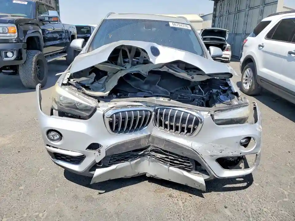 WBXHU7C34H5H34182 2017 BMW X1-4
