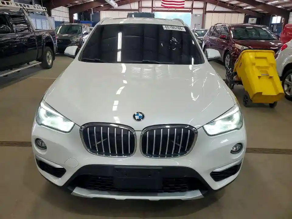 WBXHU7C37J5L09073 2018 BMW X1-4