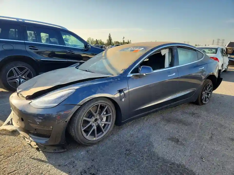 5YJ3E1EA3JF157661 2018 TESLA MODEL 3-0