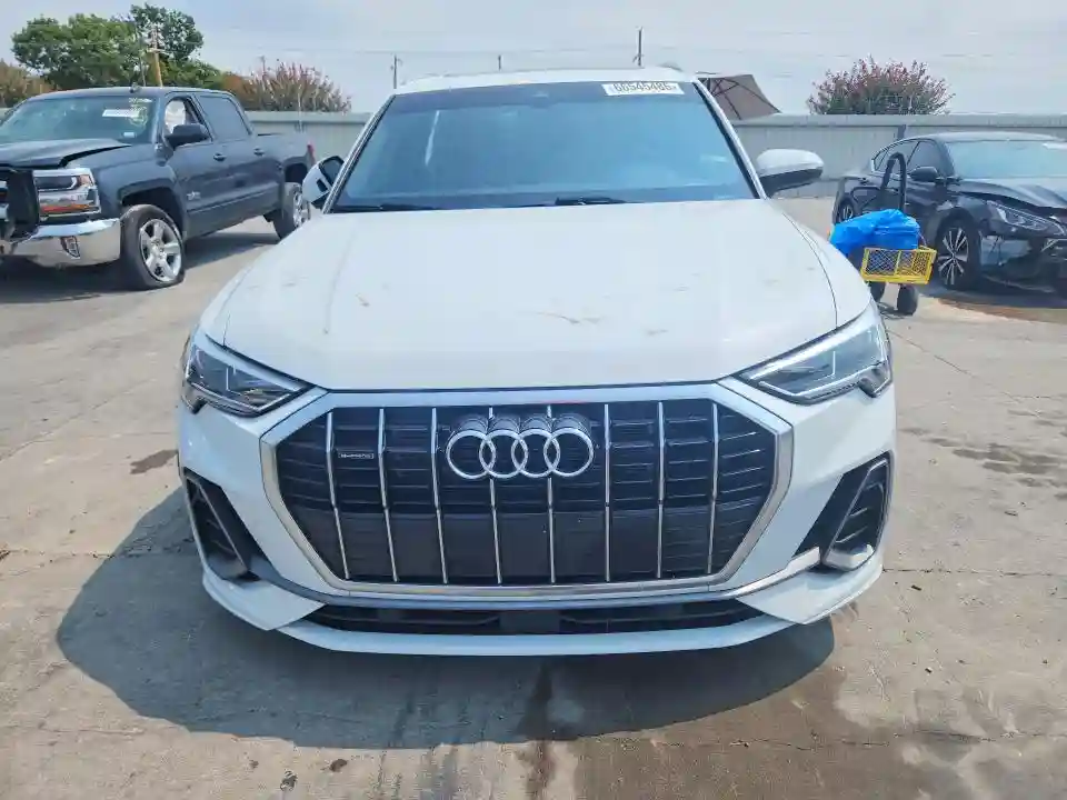 WA1DECF38P1063237 2023 AUDI Q3-4