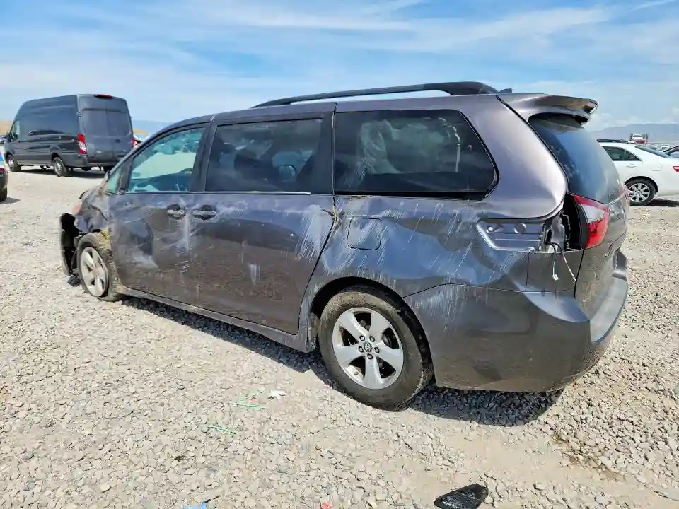 5TDKZ3DC9KS997312 2019 TOYOTA SIENNA-1