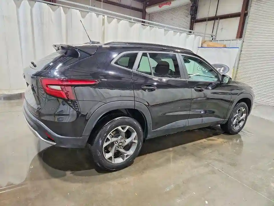 KL77LHEP2SC271795 2025 CHEVROLET TRAX-2