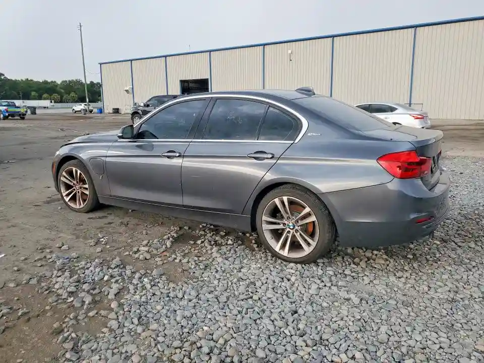WBA8E1C52JA178602 2018 BMW 3 SERIES-1