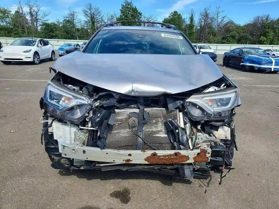 2T3JFREV6JW728267 2018 TOYOTA RAV4-4