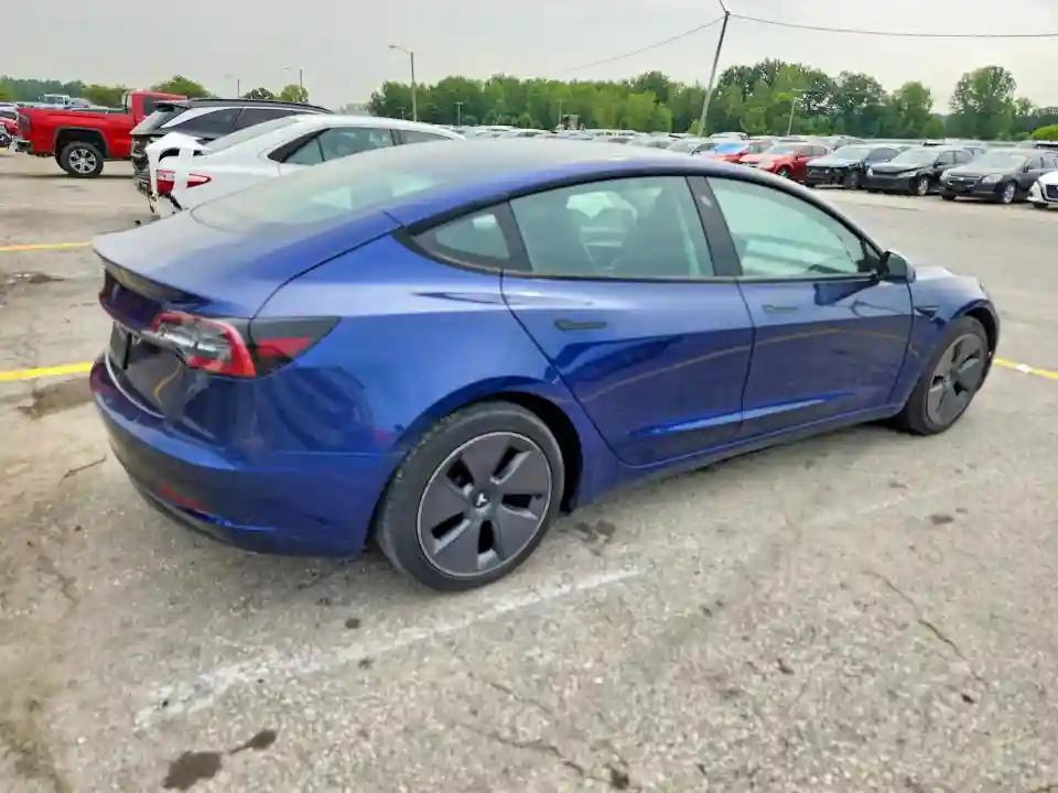 5YJ3E1EA5NF370374 2022 TESLA MODEL 3-2