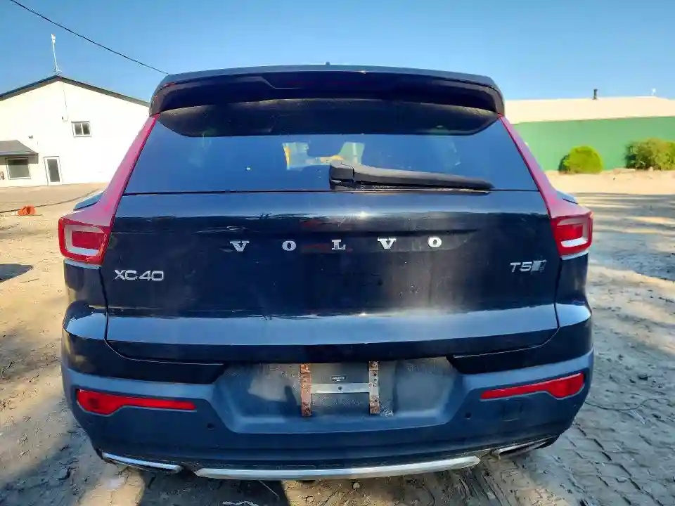 YV4162UL8K2072796 2019 VOLVO XC40-5