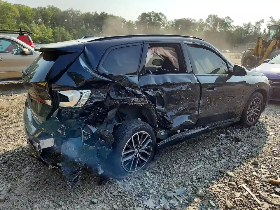 WBX73EF0XP5X32565 2023 BMW X1-2