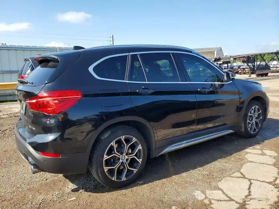 WBXJG9C01M5T31682 2021 BMW X1-2