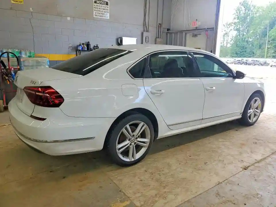 1VWAT7A39HC043868 2017 VOLKSWAGEN PASSAT-2