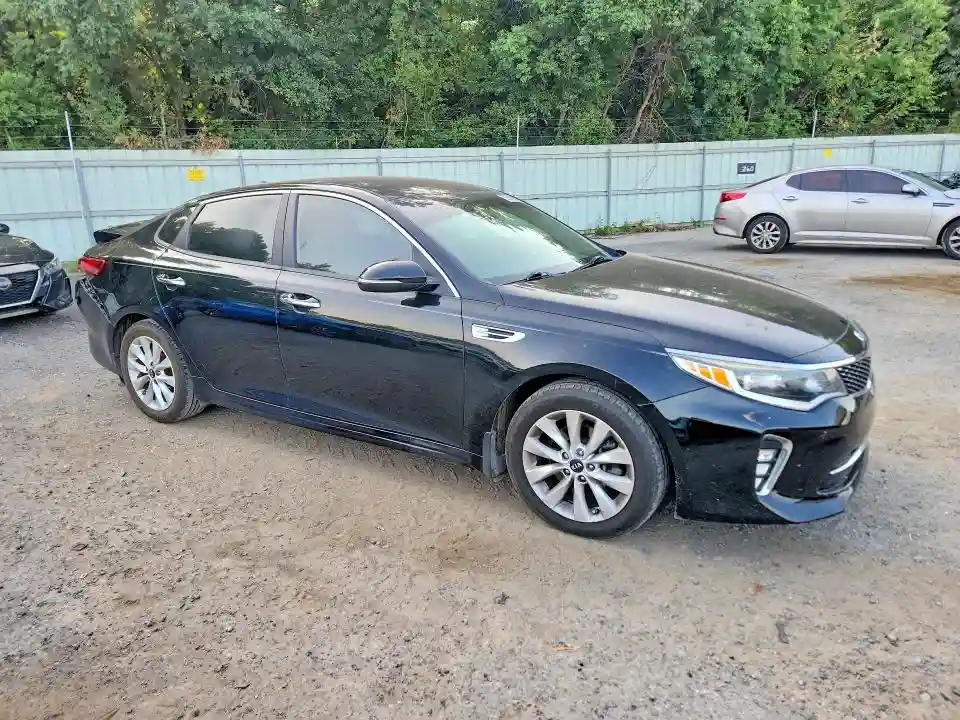 5XXGT4L38JG239251 2018 KIA OPTIMA S-3