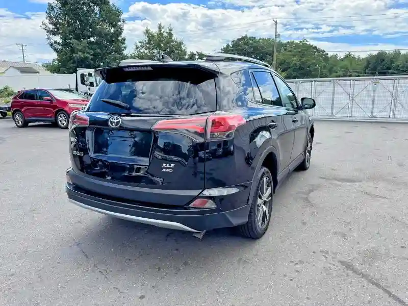 2T3RFREV4JW857885 2018 TOYOTA RAV4-2