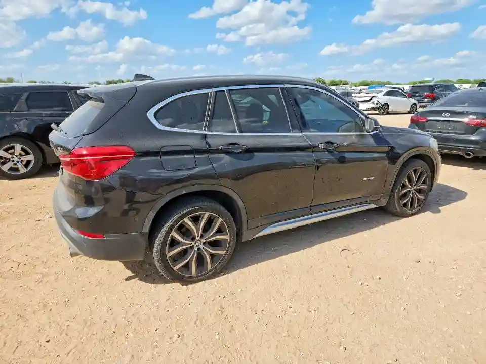 WBXHU7C35H5H34790 2017 BMW X1-2