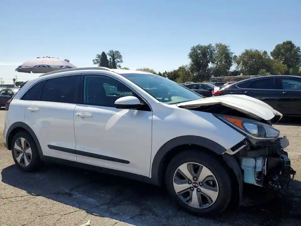 KNDCB3LC4J5133508 2018 KIA NIRO-3