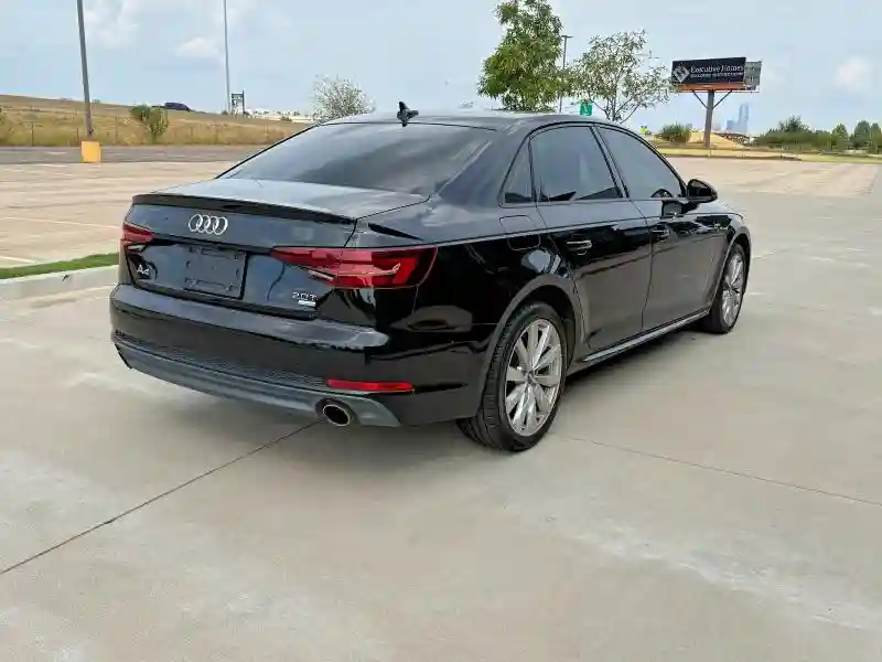 WAUKMAF45JA224967 2018 AUDI A4-3