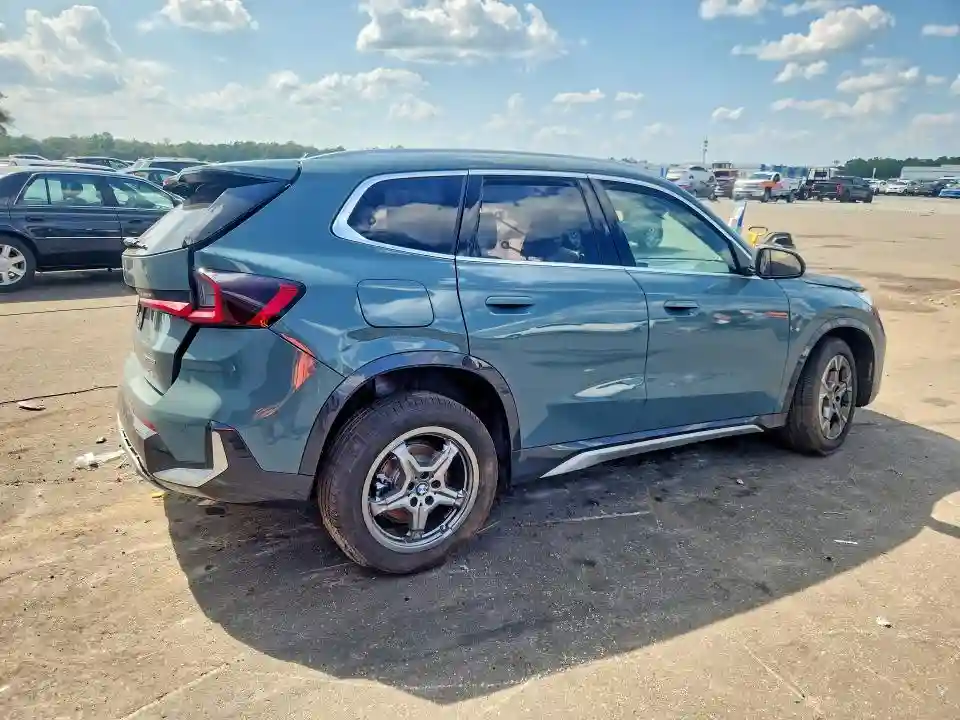 WBX73EF04T5688105 2026 BMW X1-2