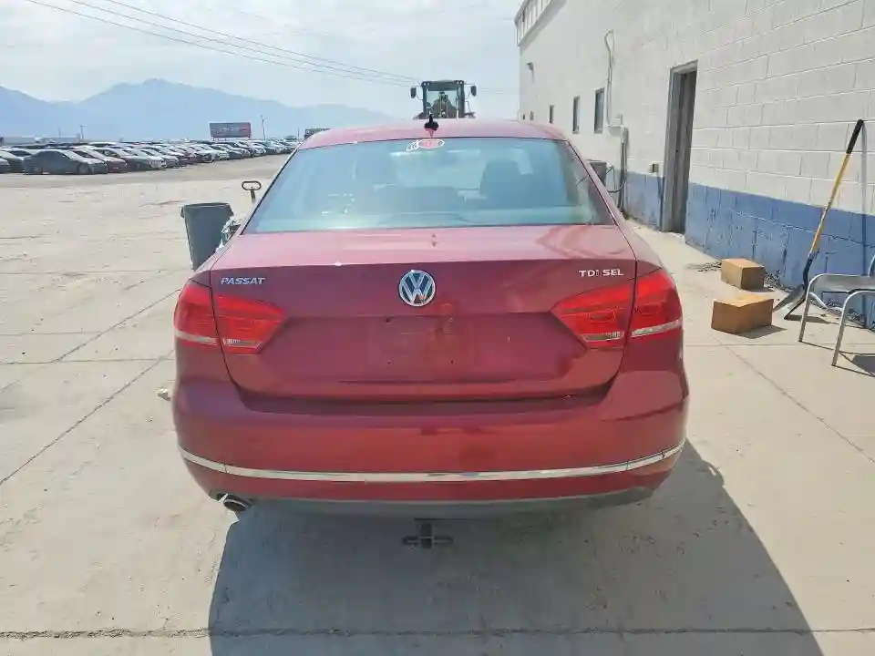 1VWCV7A37FC012960 2015 VOLKSWAGEN PASSAT-5