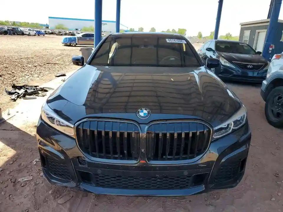 WBA7U2C04NCJ56975 2022 BMW 7 SERIES-4