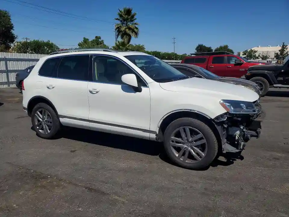 WVGEF9BP8FD006290 2015 VOLKSWAGEN TOUAREG-3