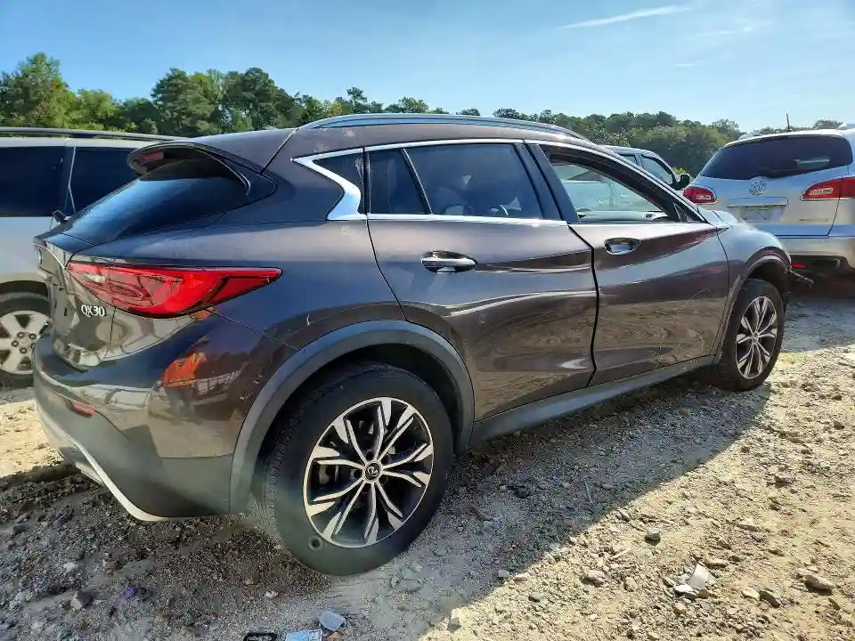SJKCH5CR0JA048670 2018 INFINITI QX30-2