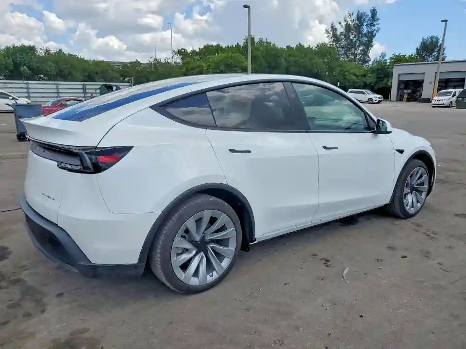7SAYGDED9TA500973 2026 TESLA MODEL Y-2