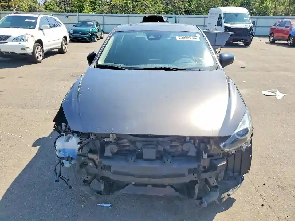 3MZBN1M39JM250868 2018 MAZDA 3-4