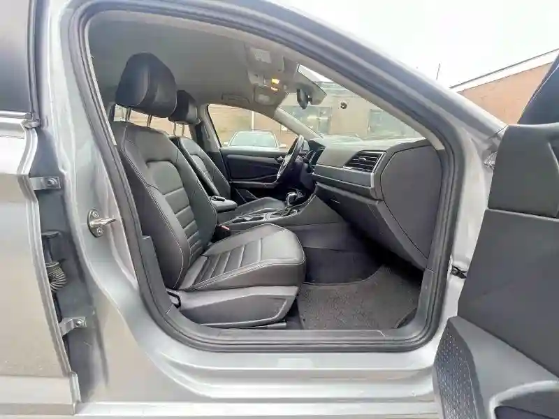 3VWEM7BU1NM005079 2022 VOLKSWAGEN JETTA-4