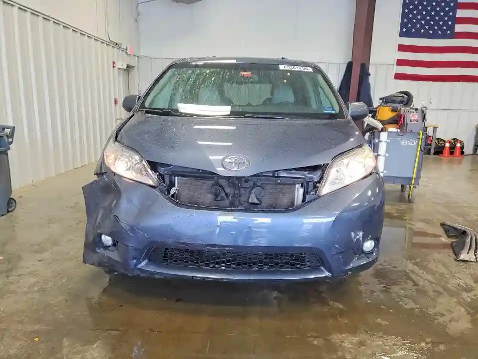 5TDDZ3DC8HS150749 2017 TOYOTA SIENNA-4
