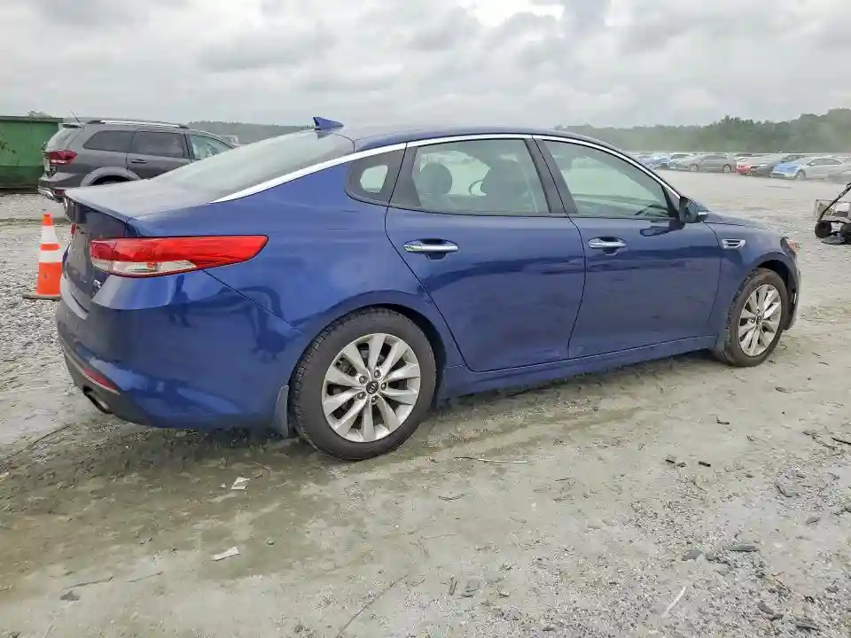 5XXGU4L38HG137021 2017 KIA OPTIMA-2