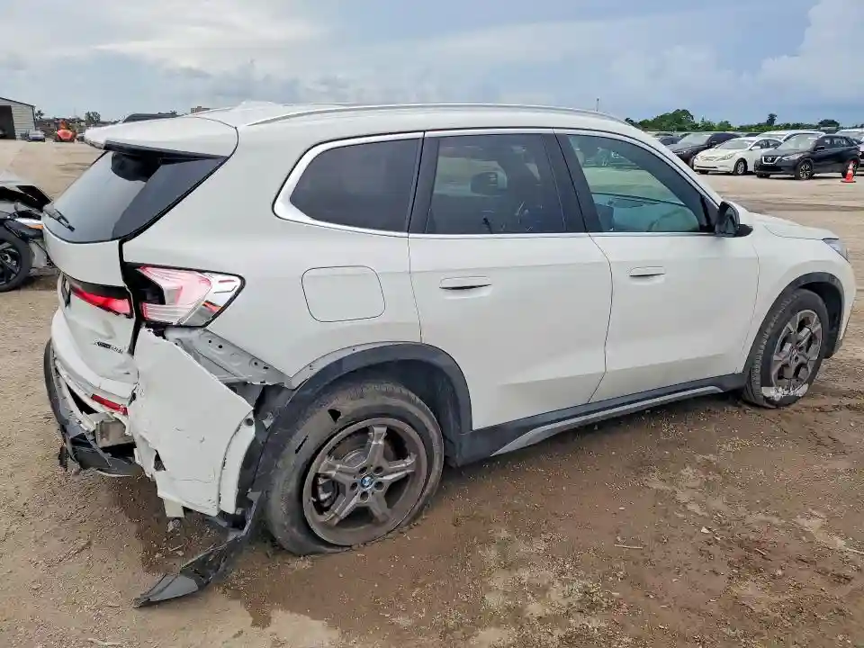 WBX73EF00T5469285 2026 BMW X1-2
