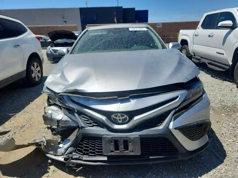 4T1G11AKXMU532786 2021 TOYOTA CAMRY-4