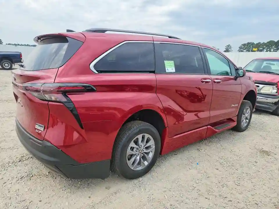 5TDYRKEC5TS309990 2026 TOYOTA SIENNA-2