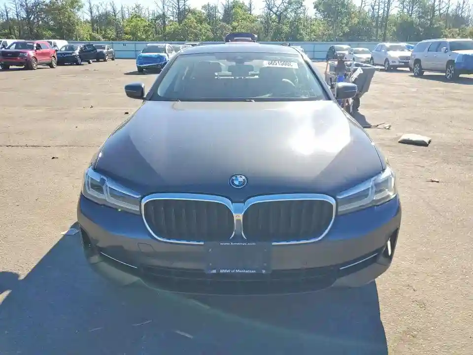 WBA33AG08NCJ73056 2022 BMW 5 SERIES-4