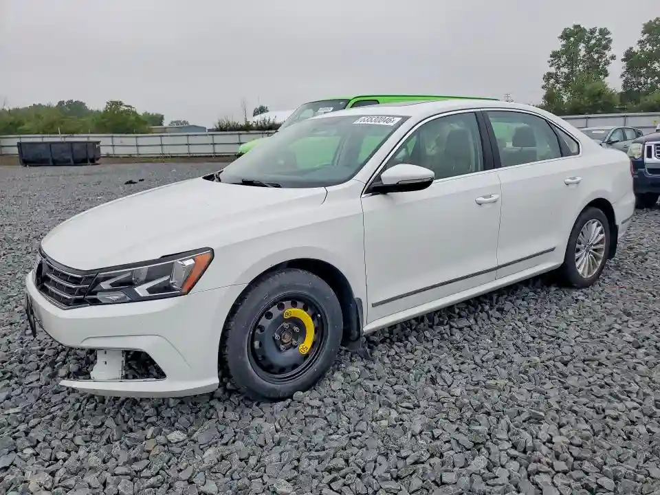 1VWBT7A33GC061334 2016 VOLKSWAGEN PASSAT-0