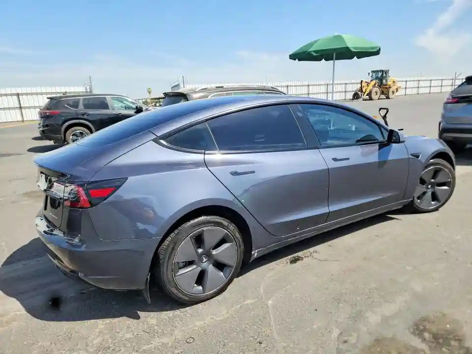 5YJ3E1EB8PF637387 2023 TESLA MODEL 3-2