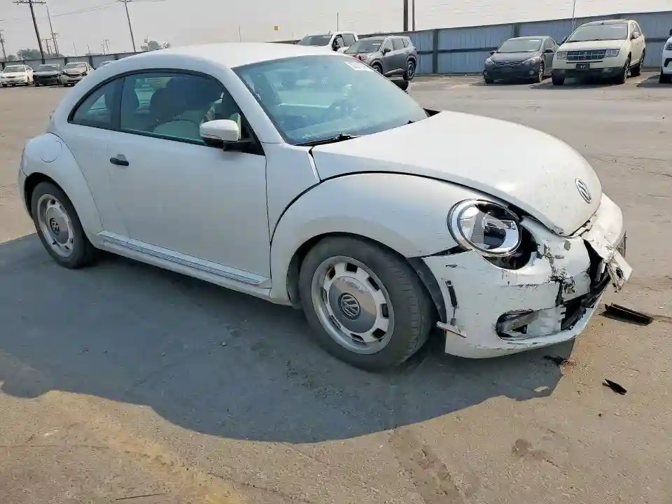 3VWF17AT3FM655829 2015 VOLKSWAGEN BEETLE-3