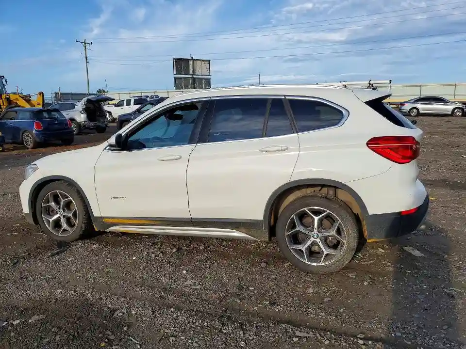 WBXHT3C34J5F90974 2018 BMW X1-1